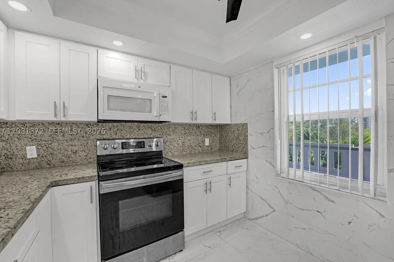 170 SE 5th Ave #405