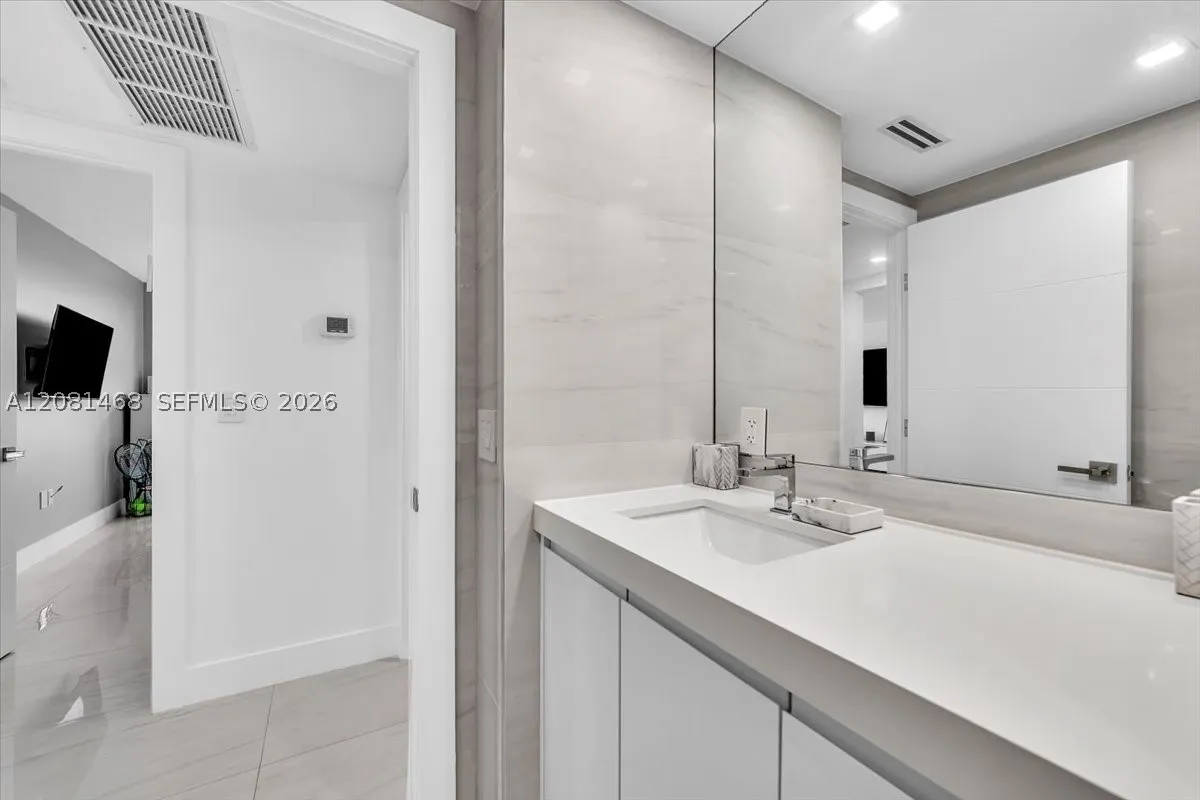 9801 Collins Ave #5U