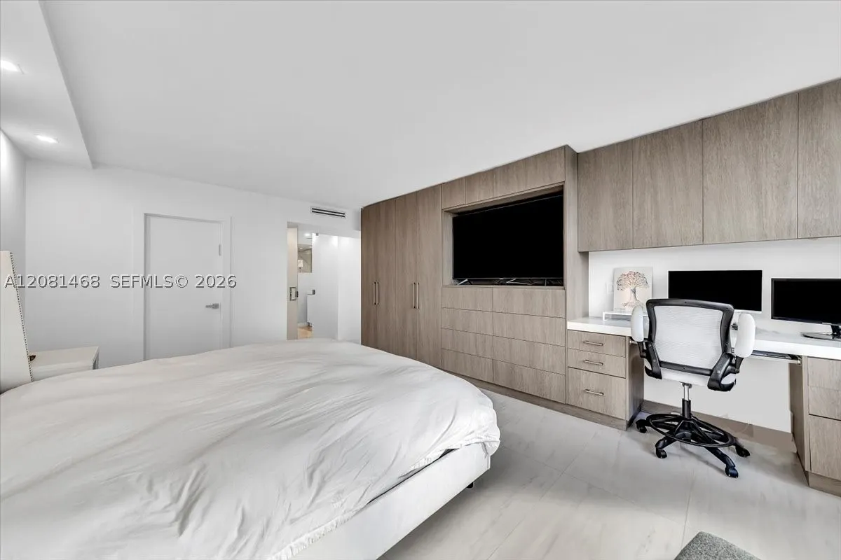 9801 Collins Ave #5U