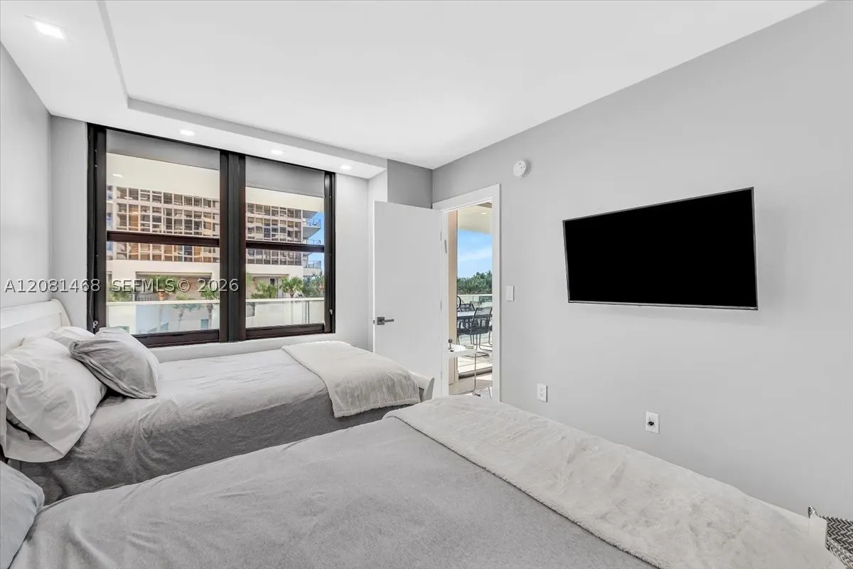 9801 Collins Ave #5U