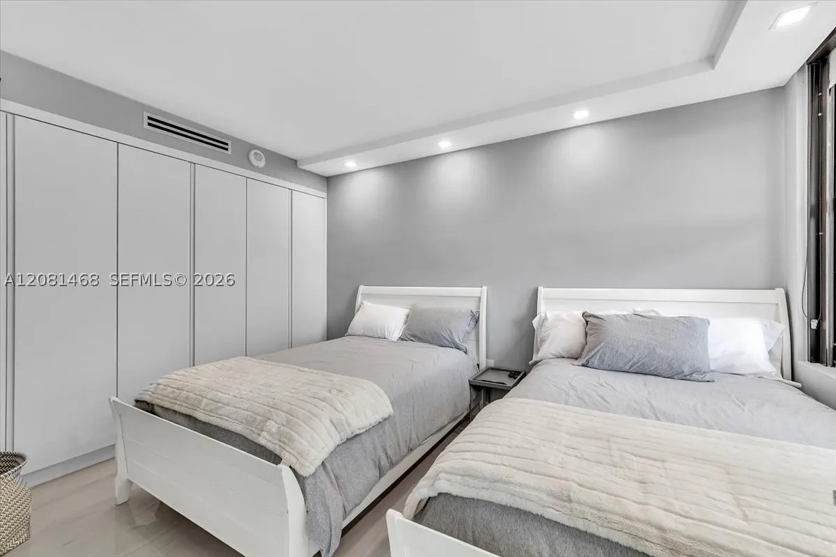 9801 Collins Ave #5U