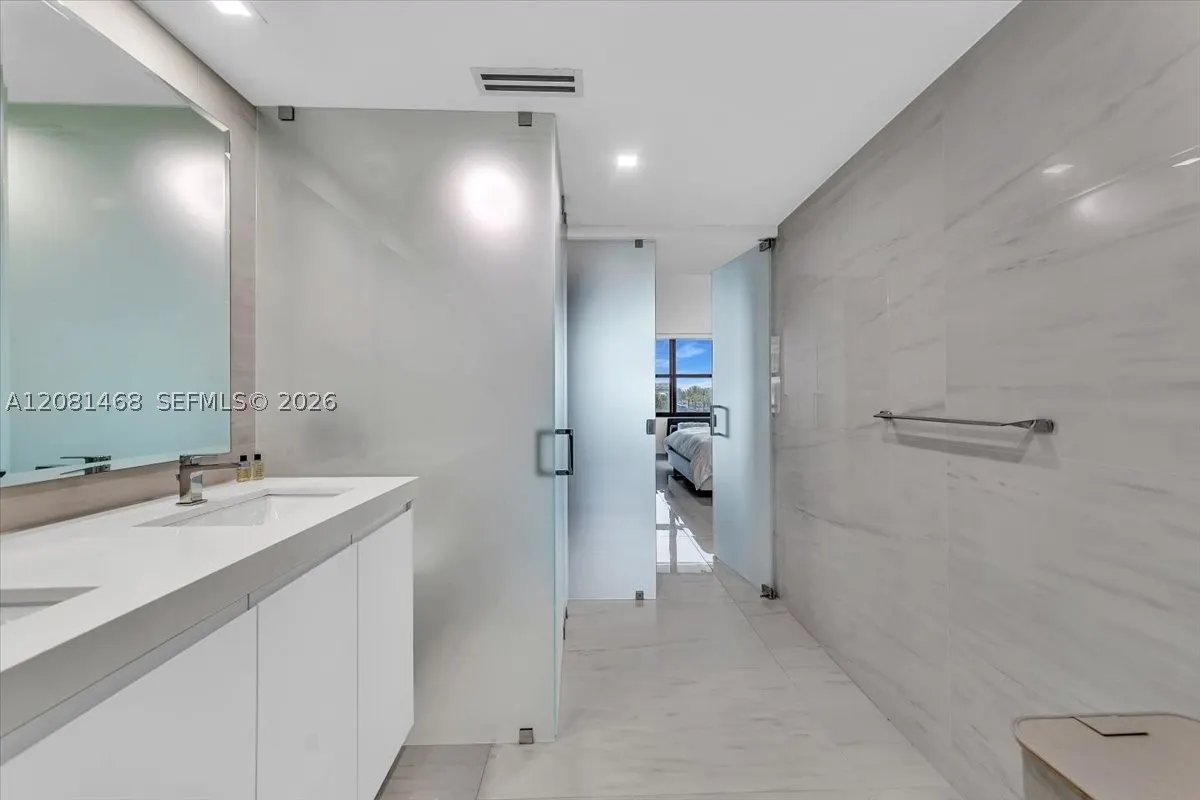 9801 Collins Ave #5U