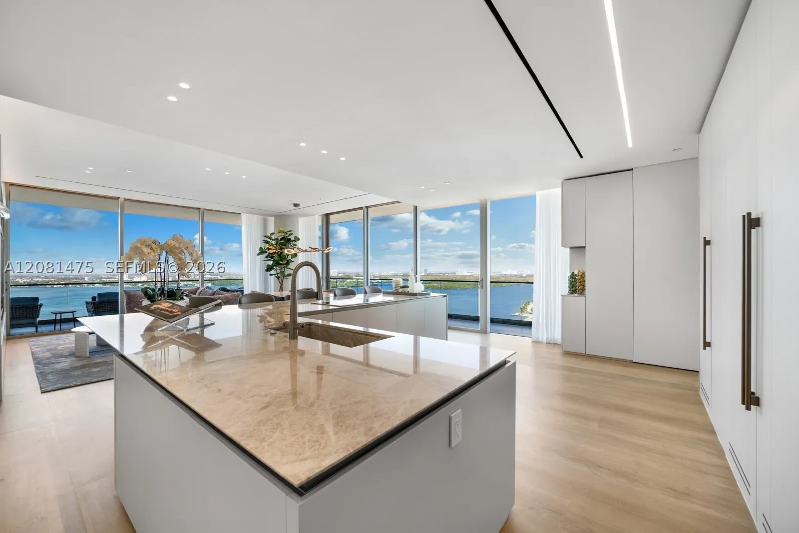 10203 Collins Ave #LPH 2701