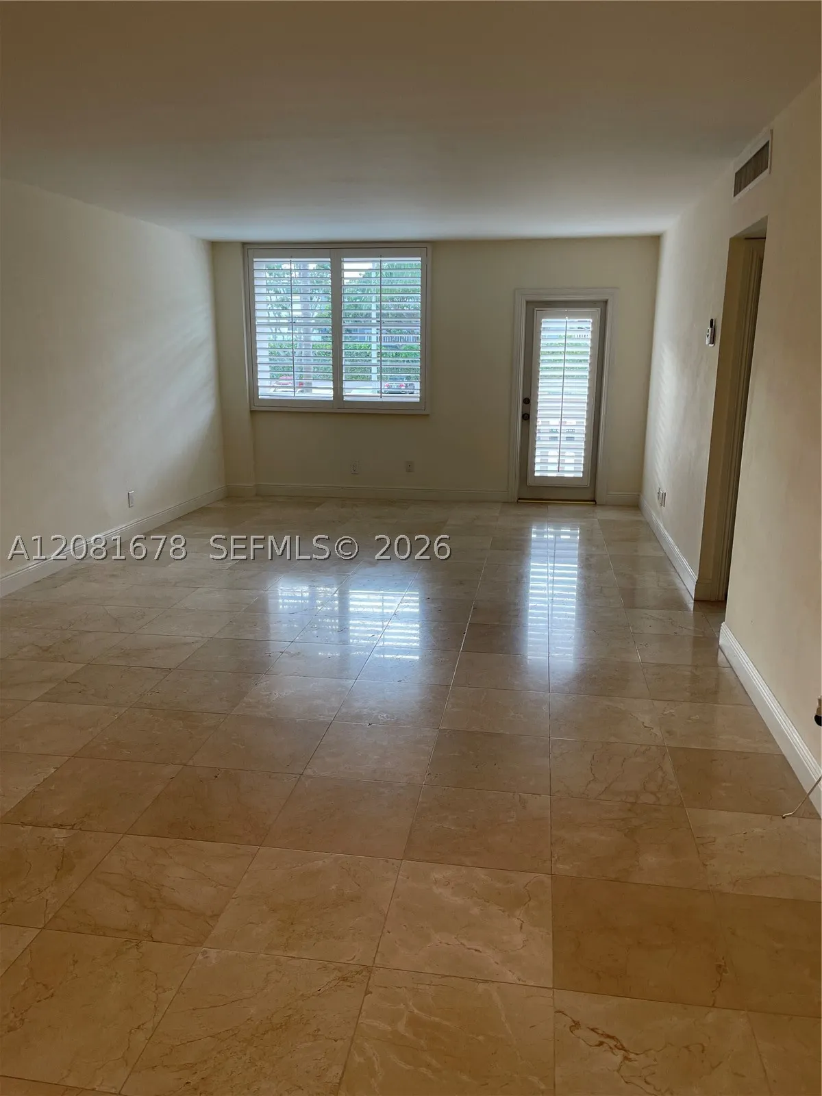90 Edgewater Dr #121