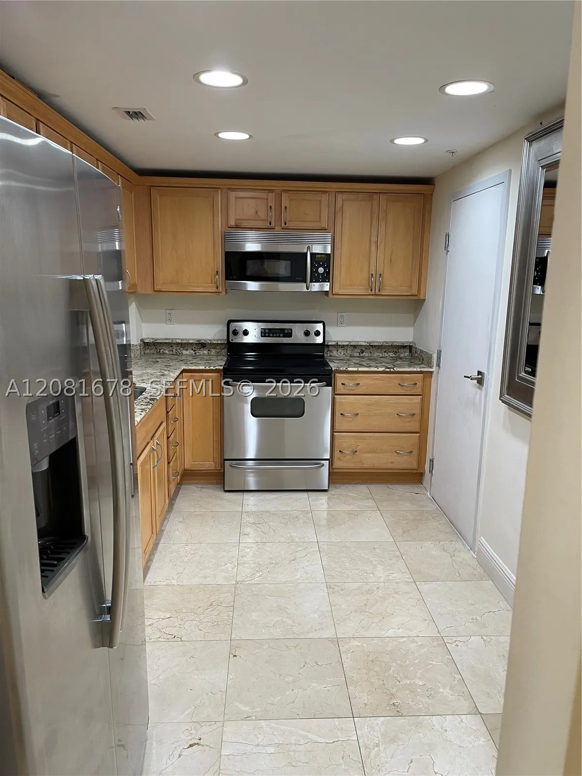 90 Edgewater Dr #121