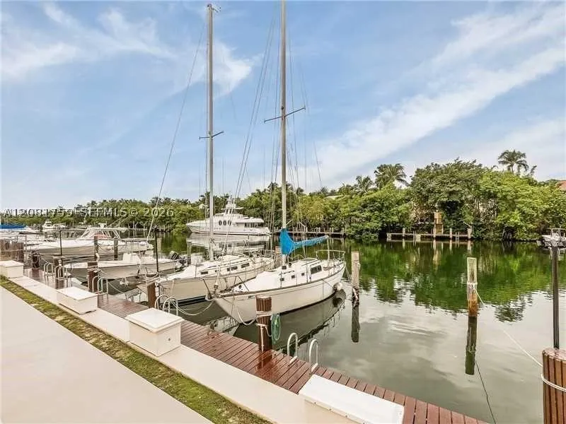 100 Edgewater Dr #305