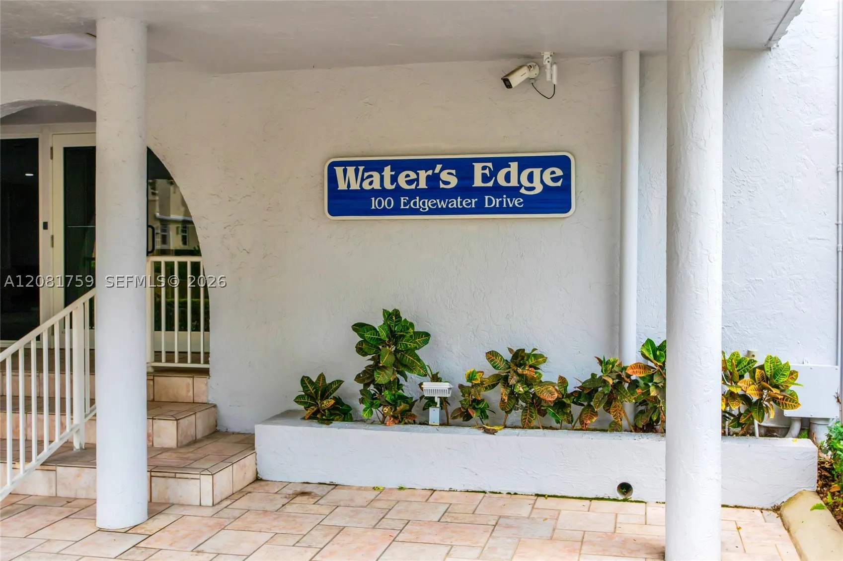 100 Edgewater Dr #305