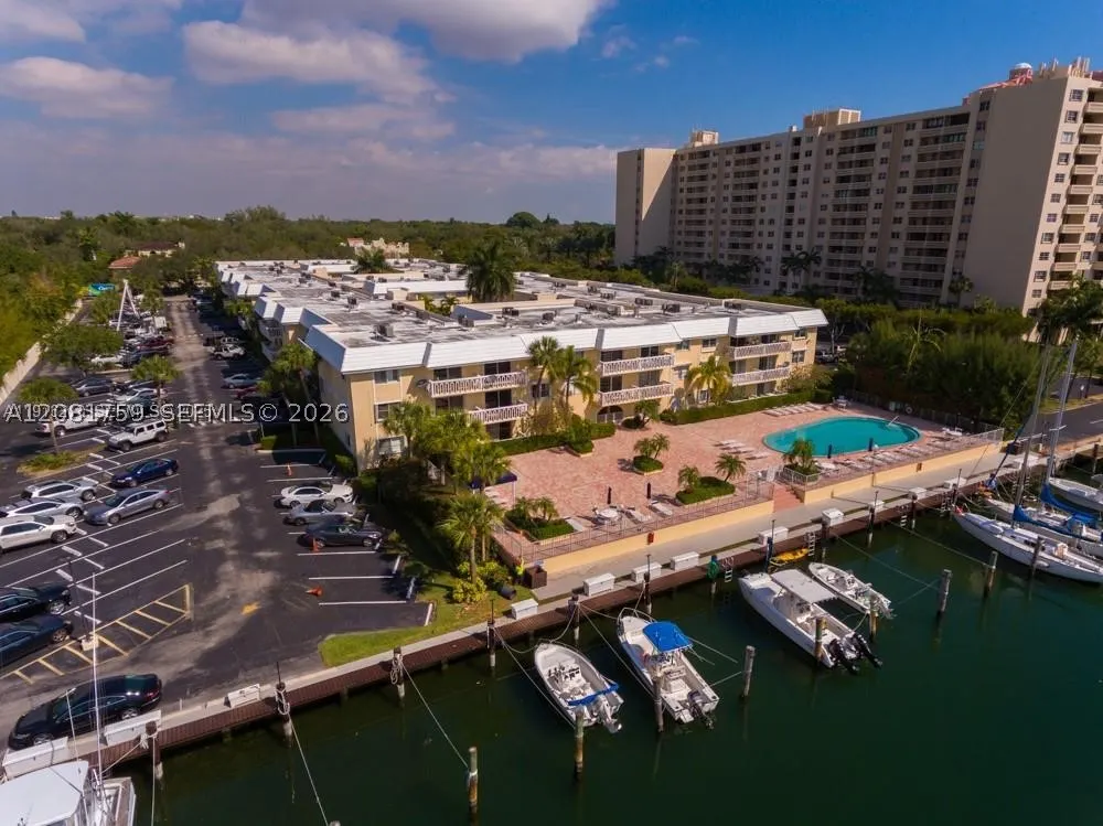 100 Edgewater Dr #305