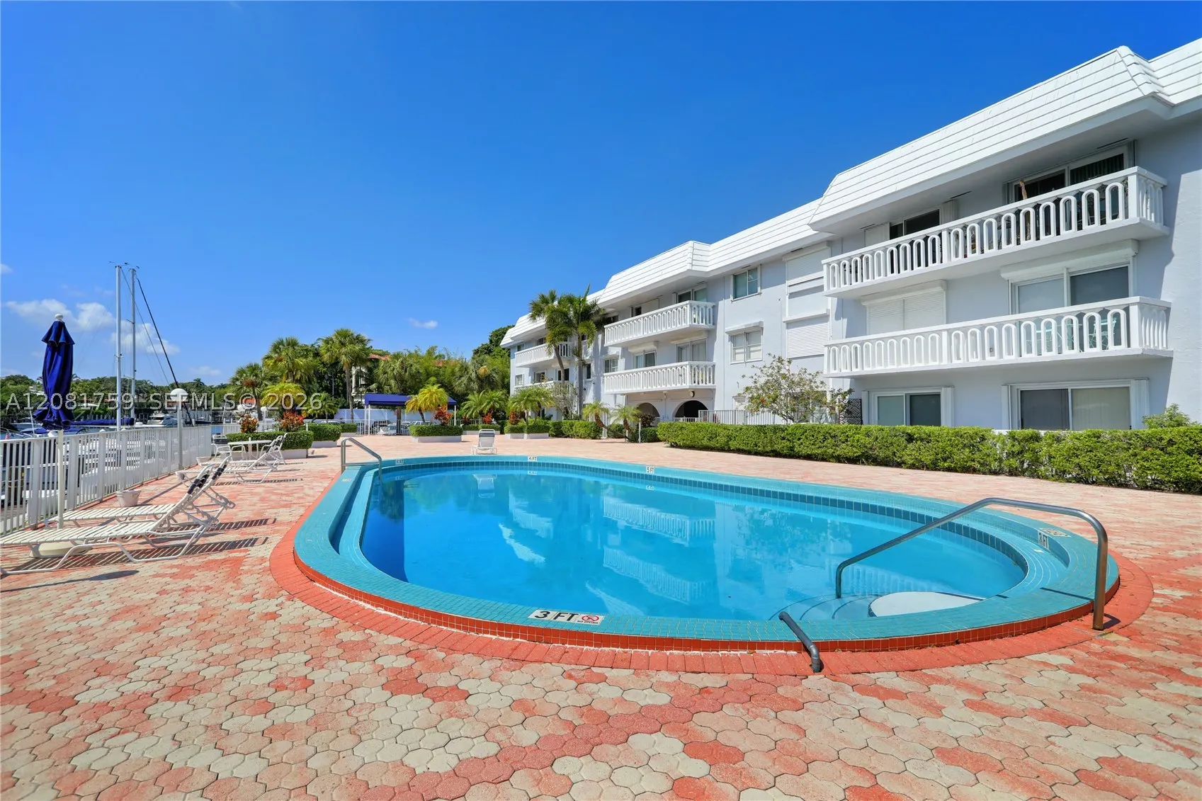 100 Edgewater Dr #305