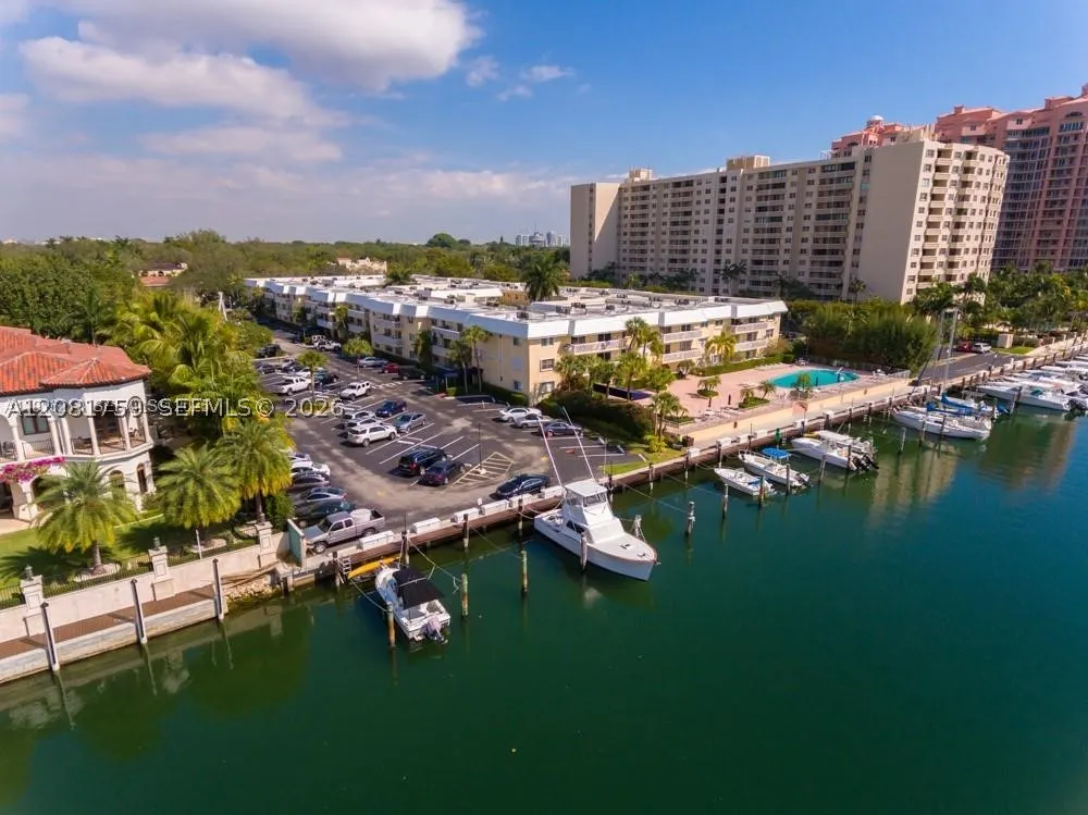 100 Edgewater Dr #305
