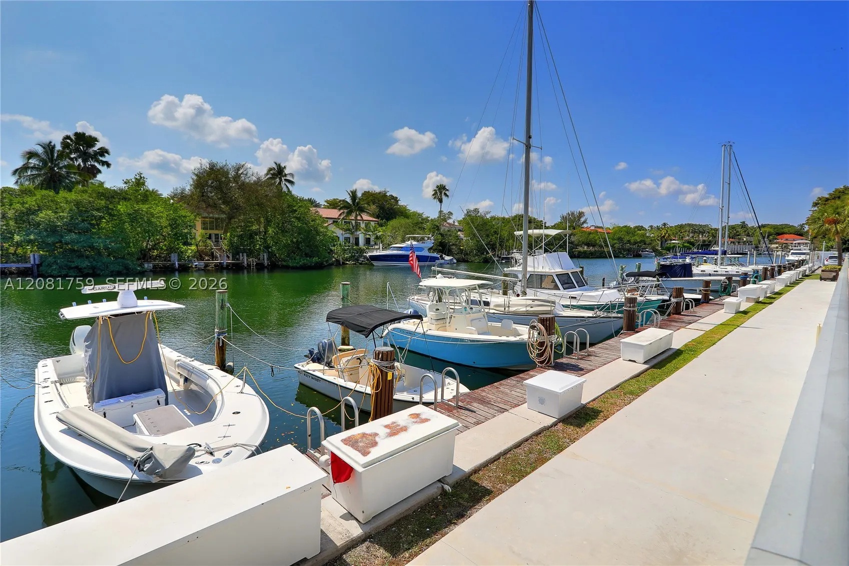 100 Edgewater Dr #305