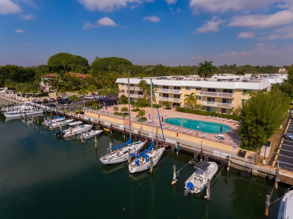 100 Edgewater Dr #305