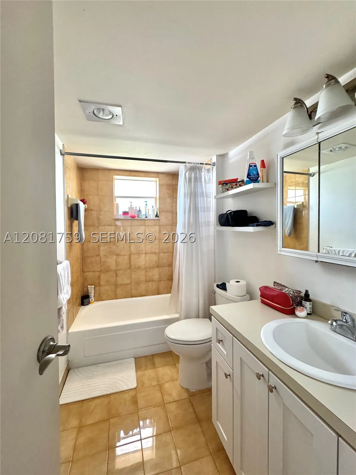 100 Edgewater Dr #305