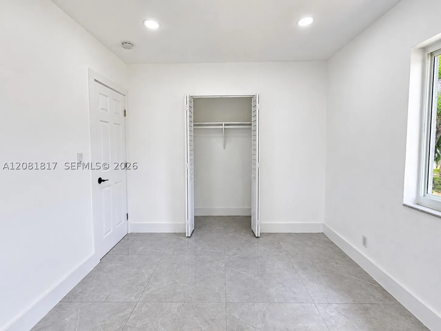 950 NE 164th St