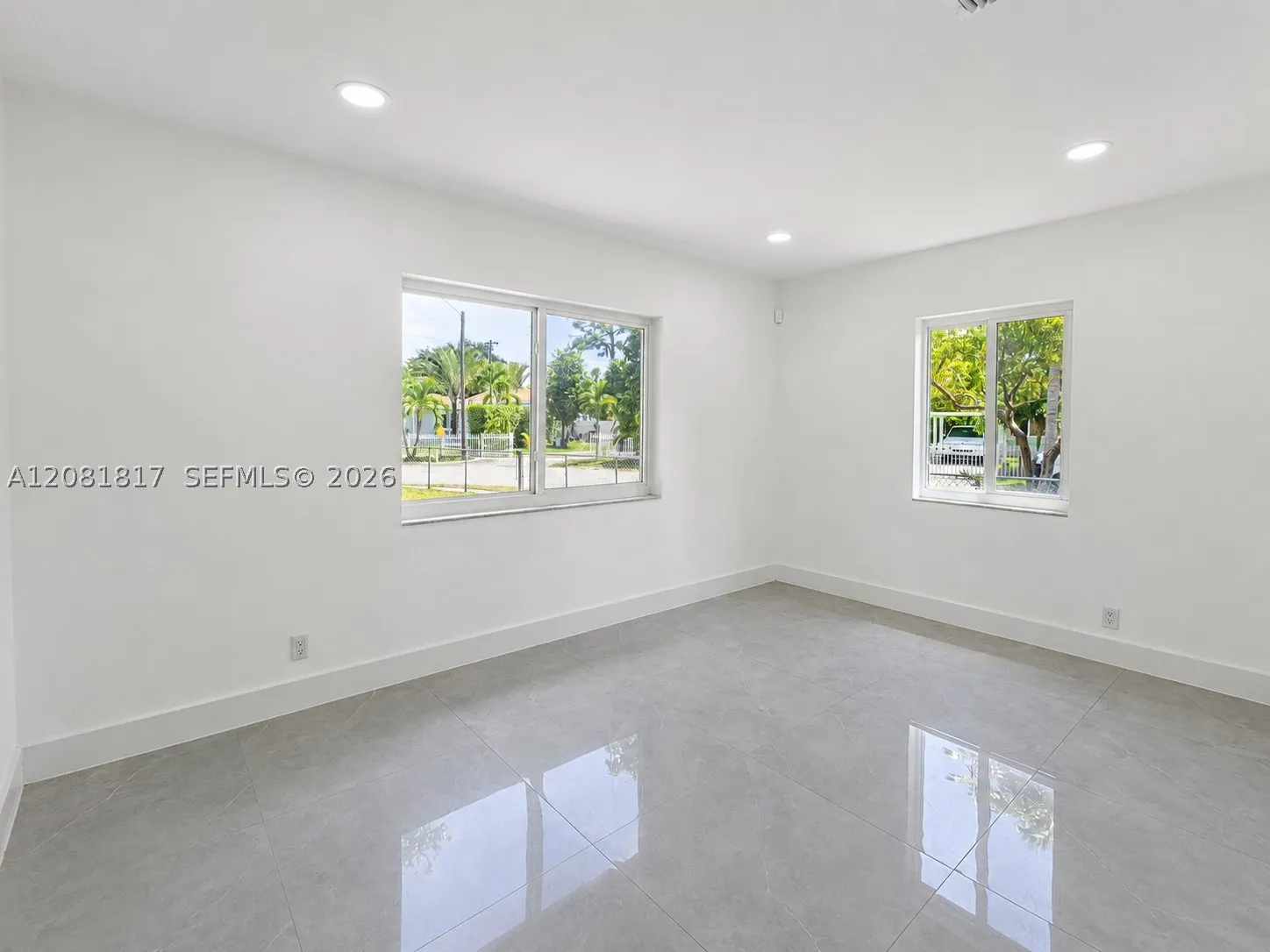 950 NE 164th St