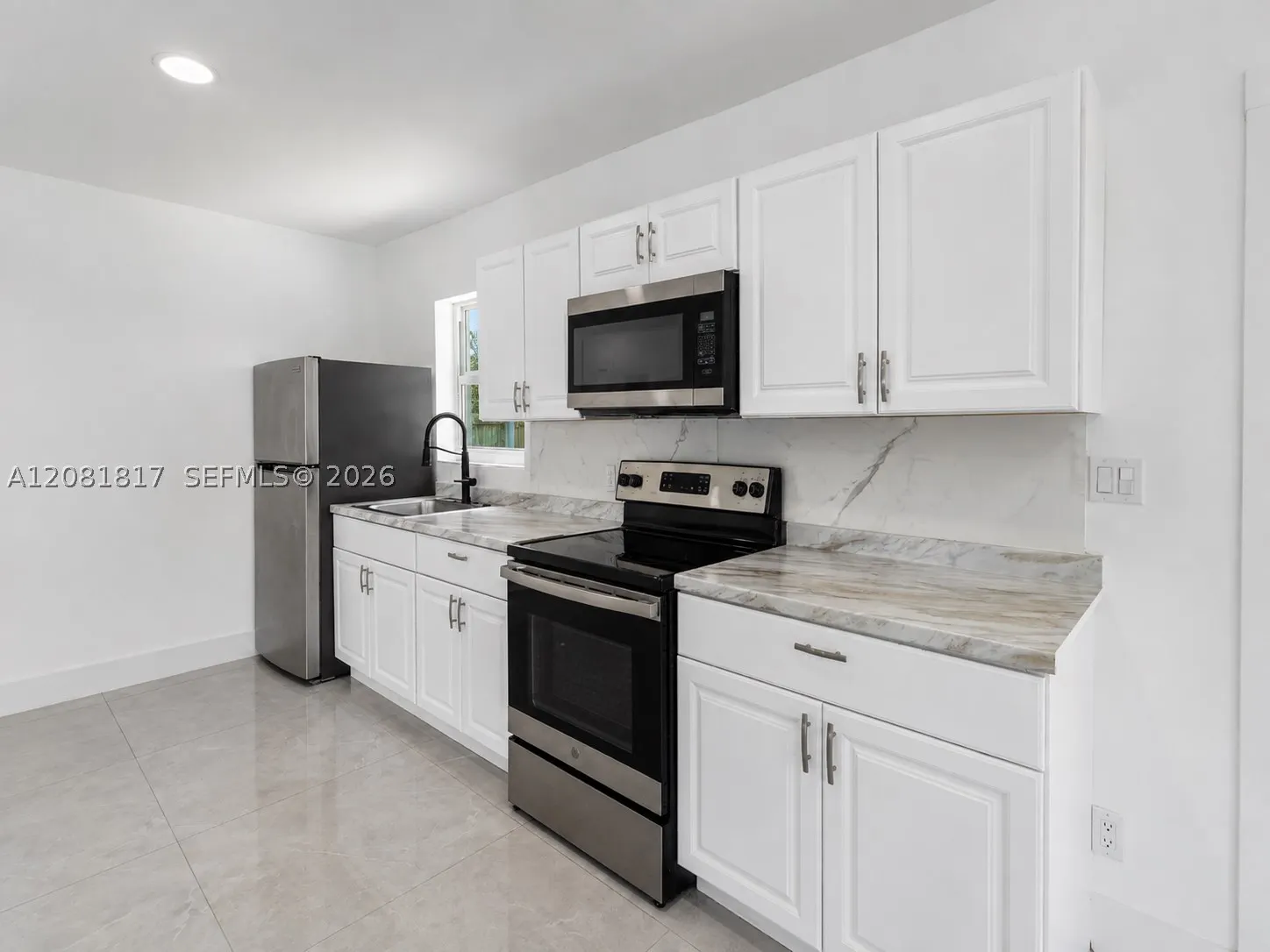 950 NE 164th St