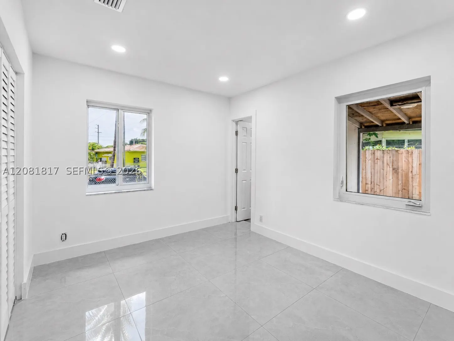 950 NE 164th St