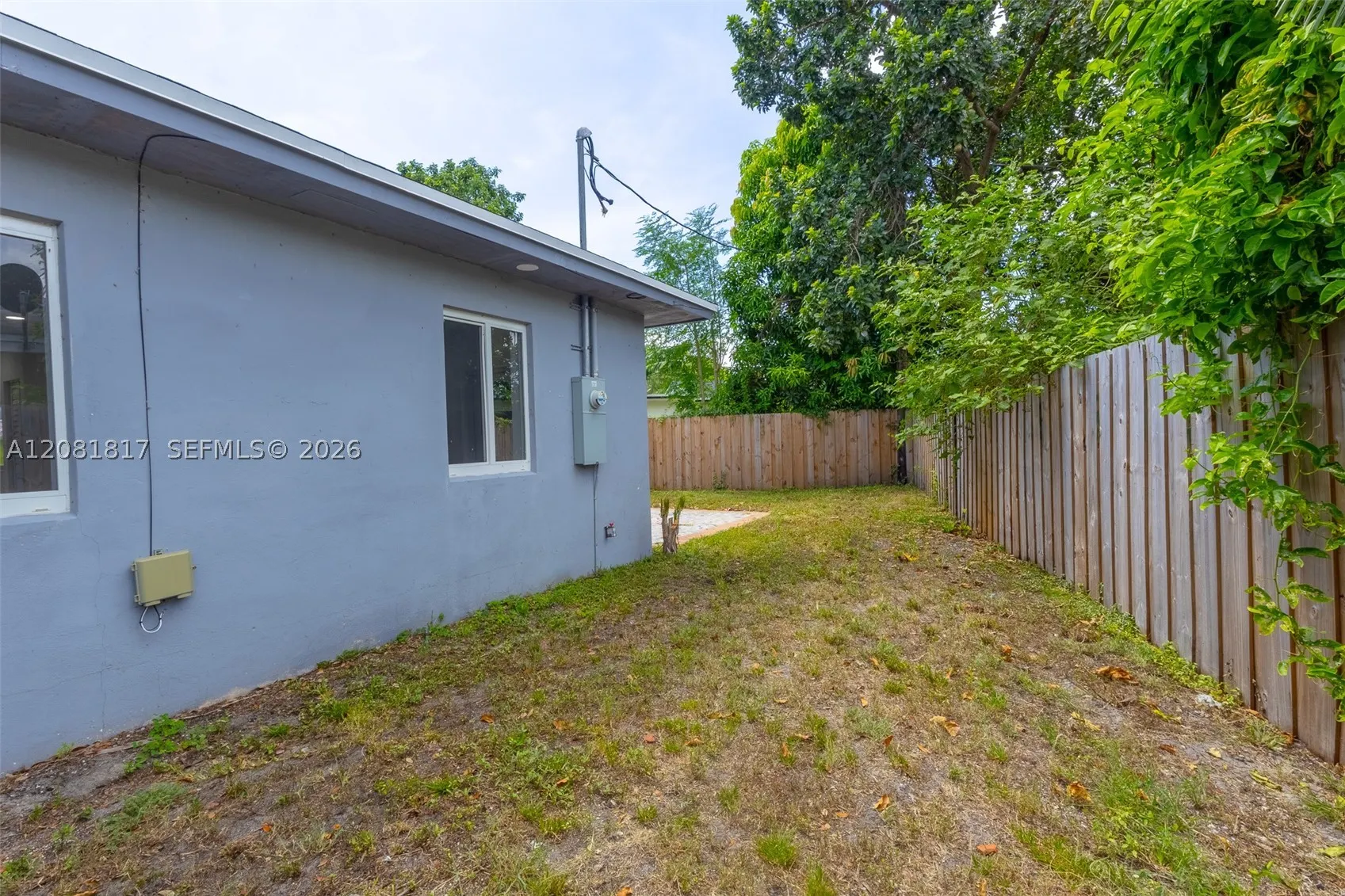 950 NE 164th St