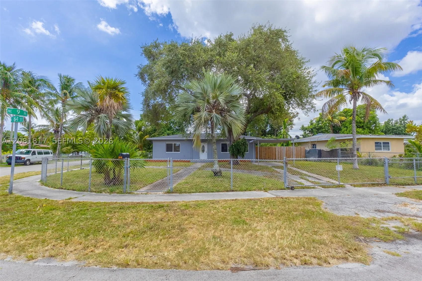 950 NE 164th St