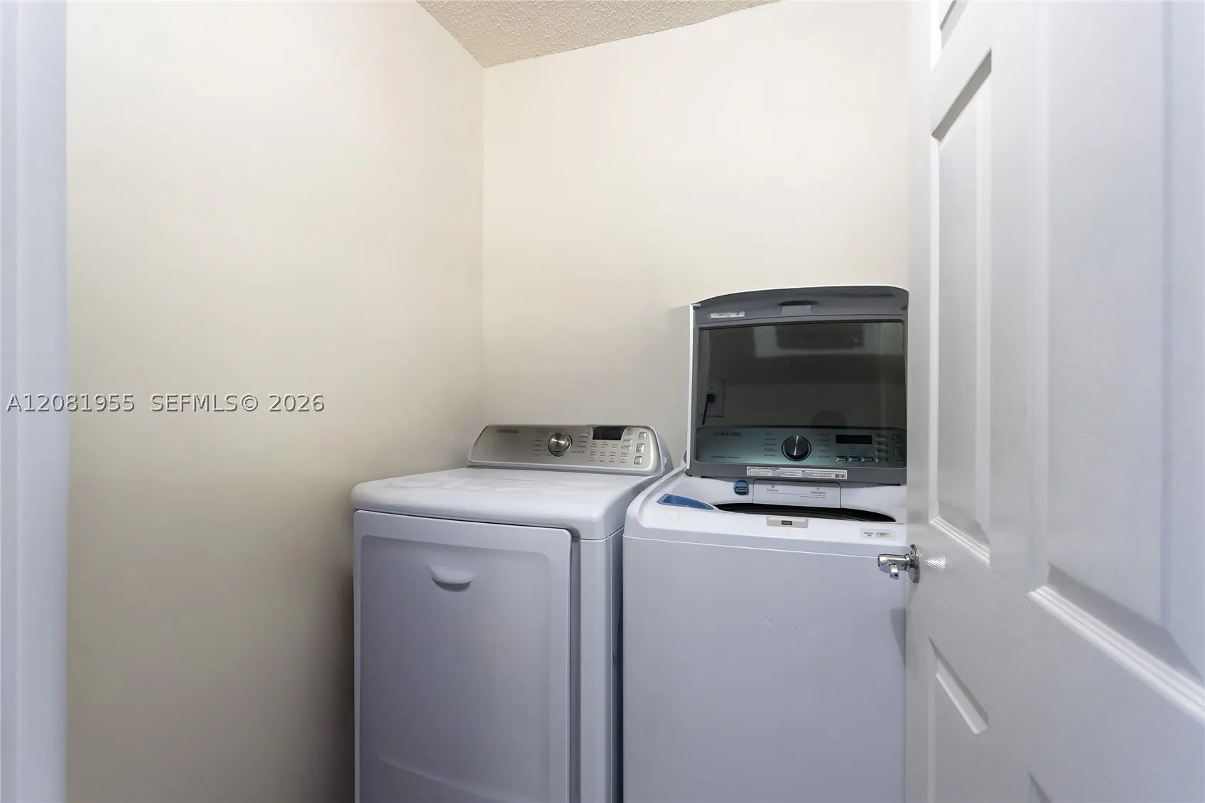 16711 Collins Ave #1704