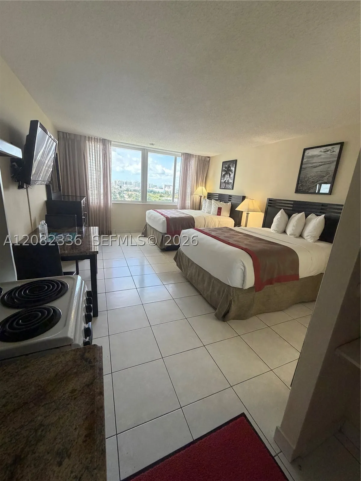 19201 Collins Ave #943