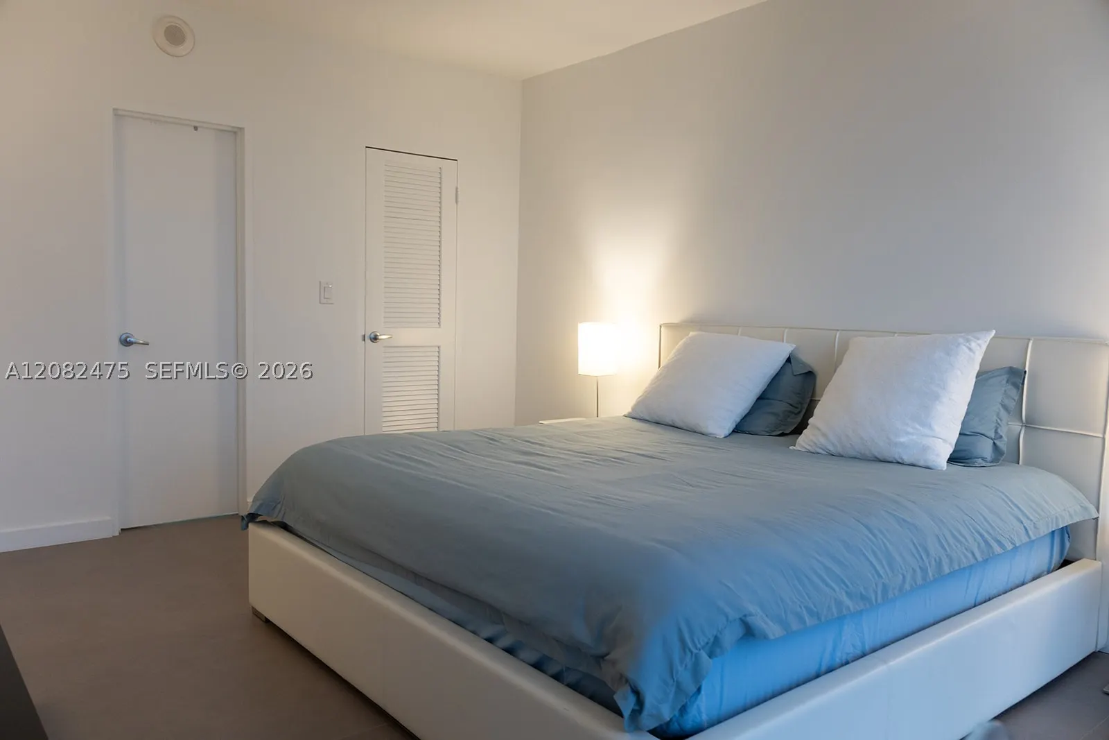10275 Collins Ave #523