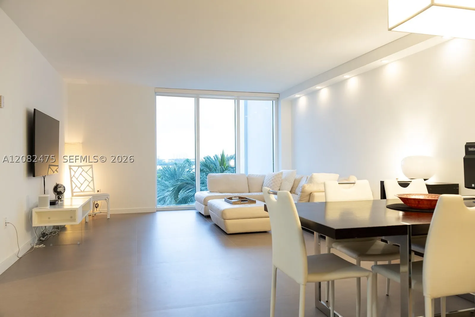 10275 Collins Ave #523