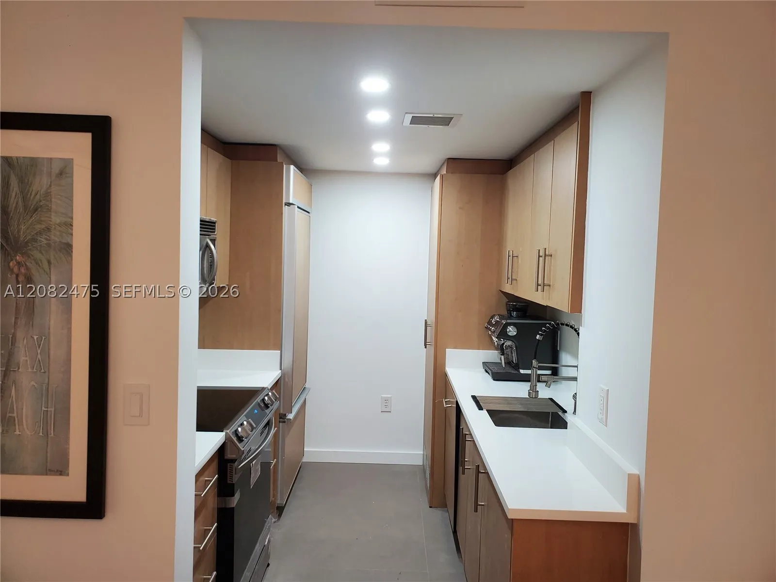 10275 Collins Ave #523