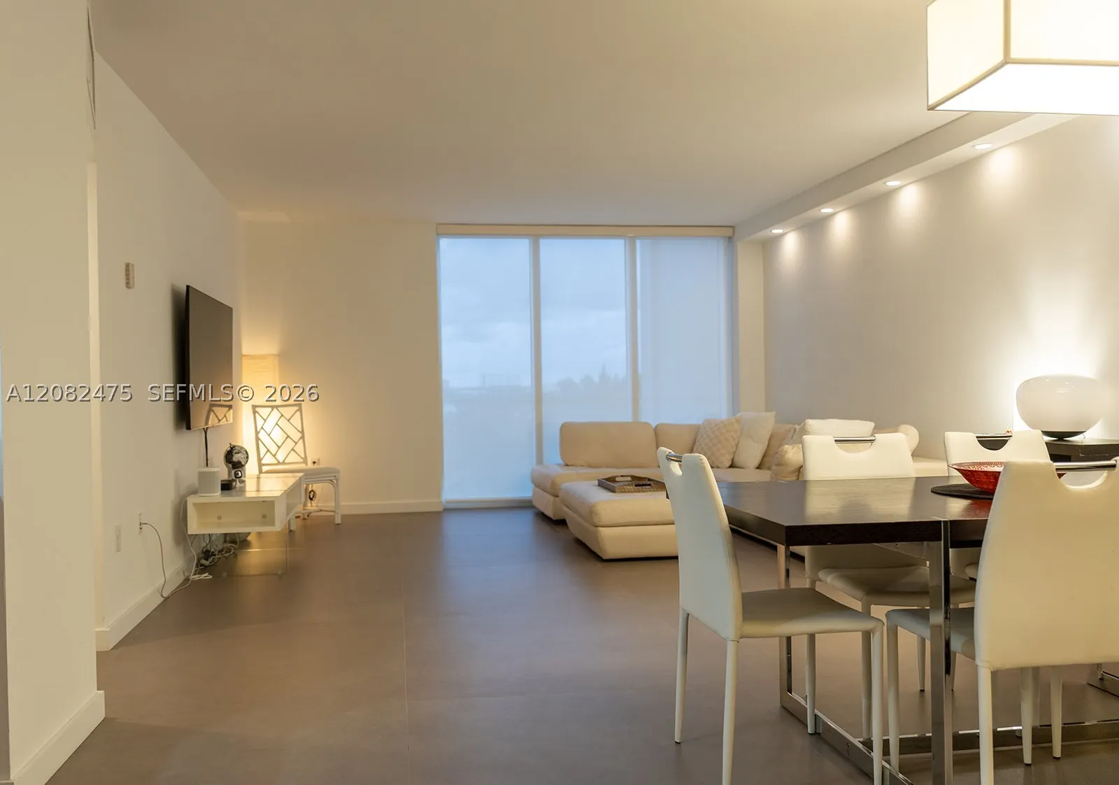 10275 Collins Ave #523