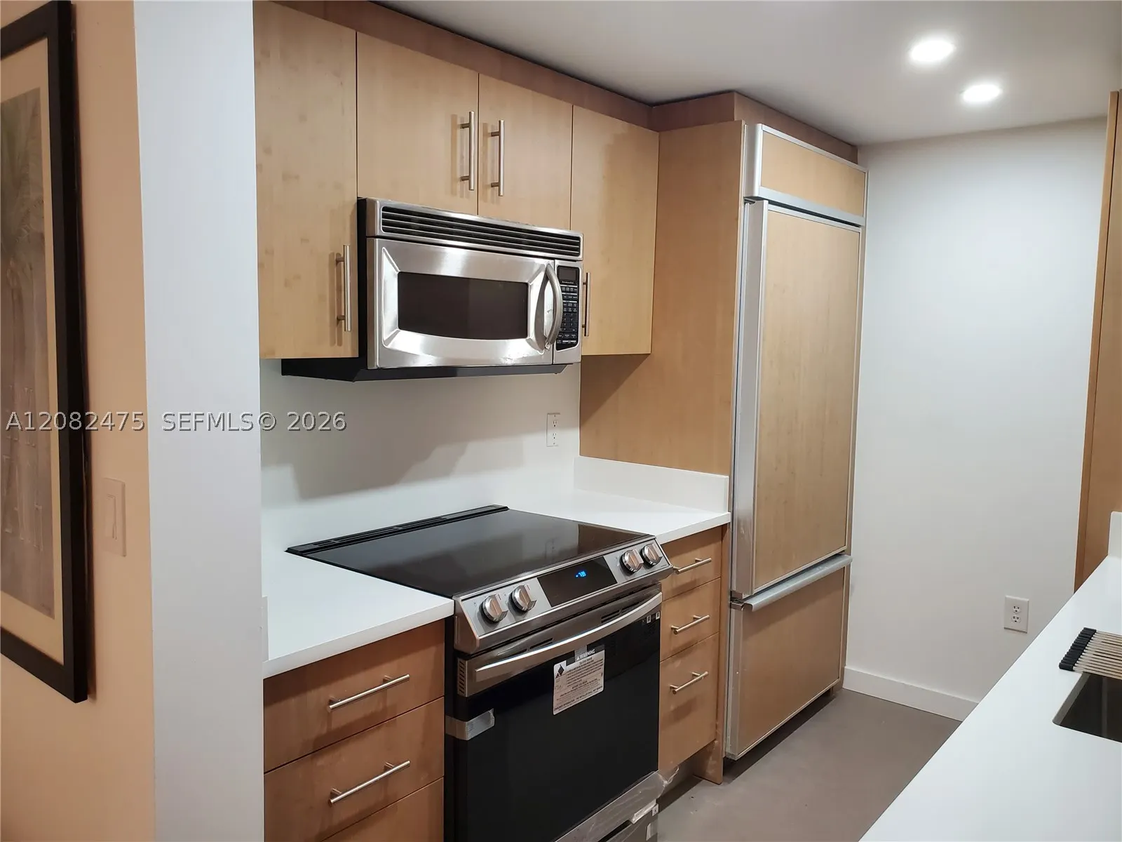 10275 Collins Ave #523