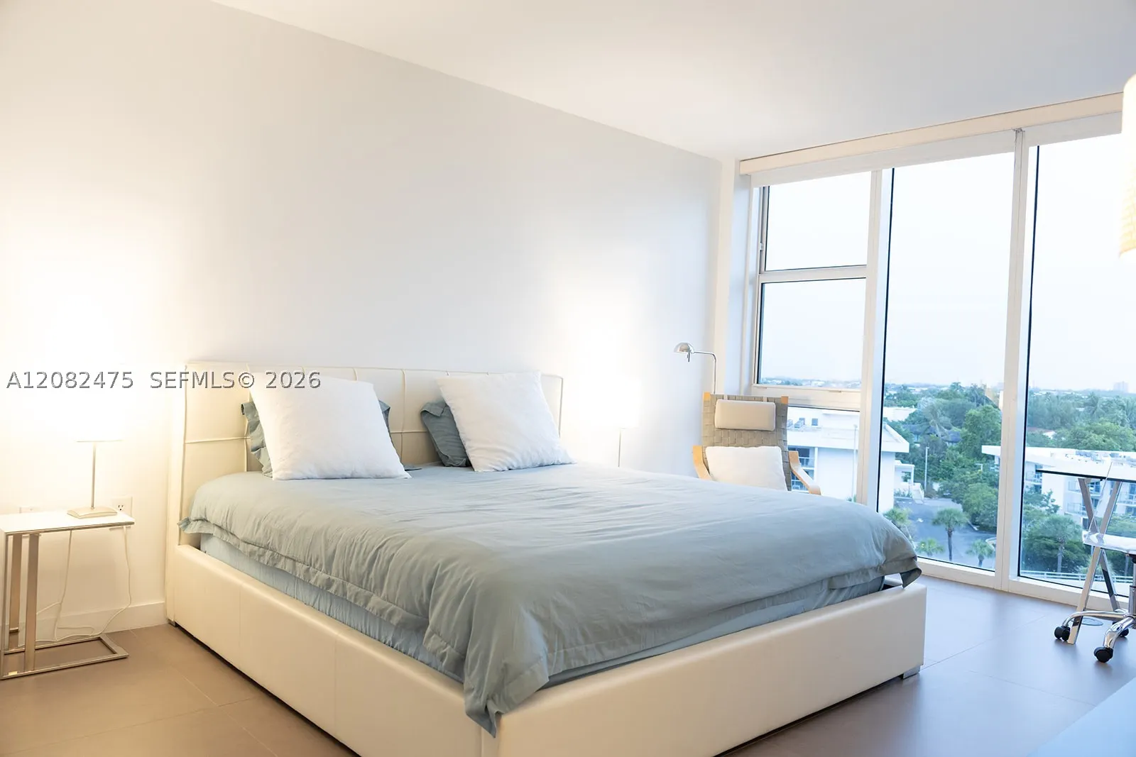 10275 Collins Ave #523