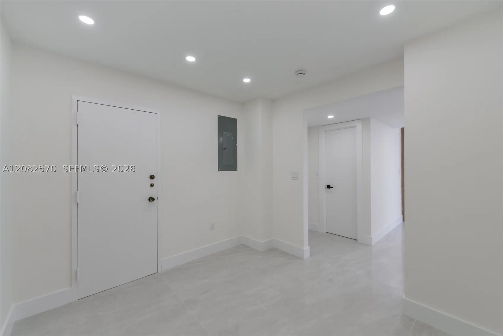 1985 S Ocean Dr #8Q