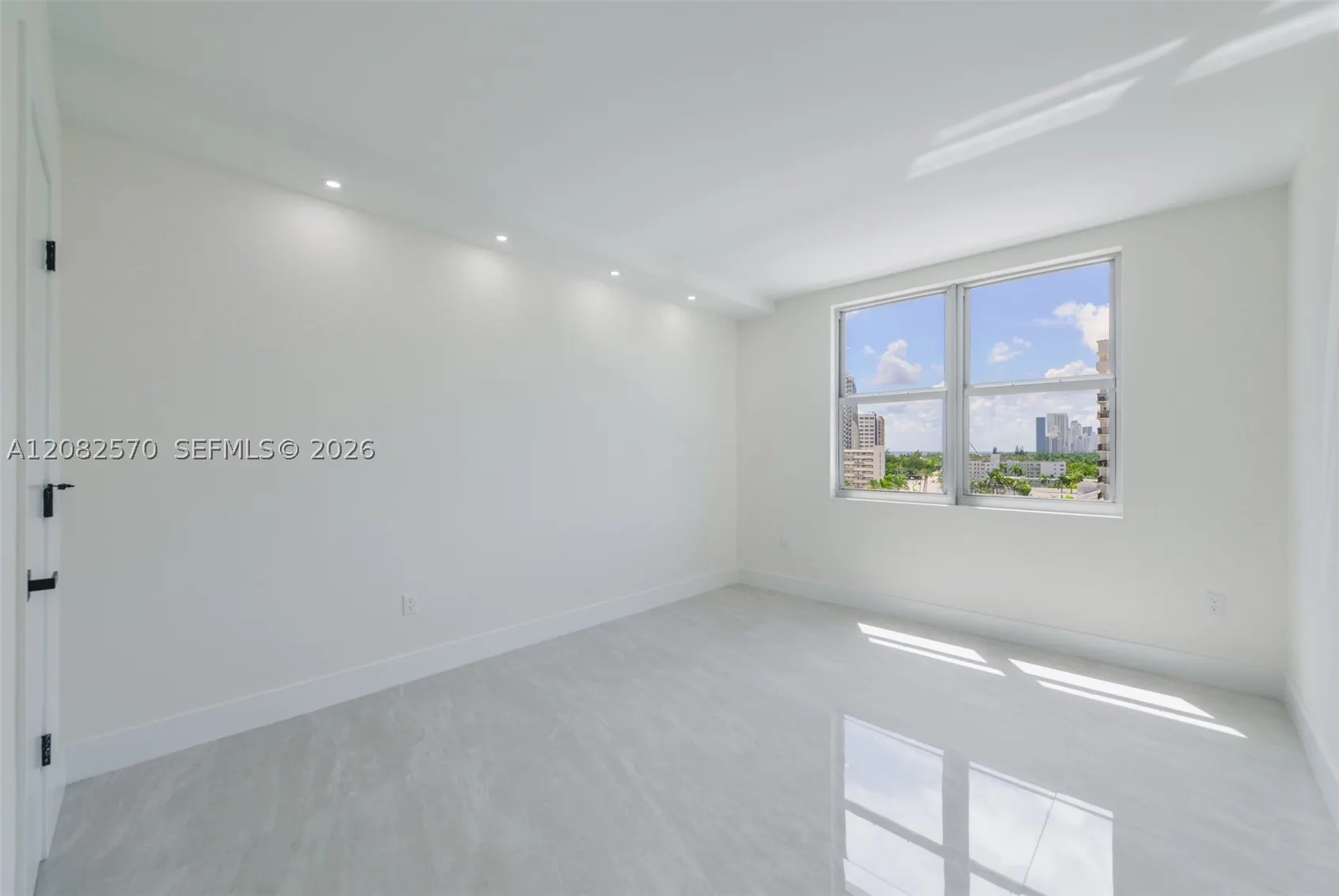 1985 S Ocean Dr #8Q