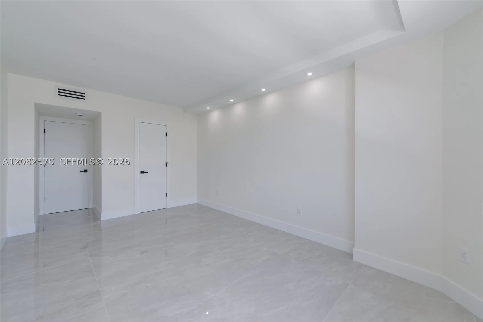 1985 S Ocean Dr #8Q