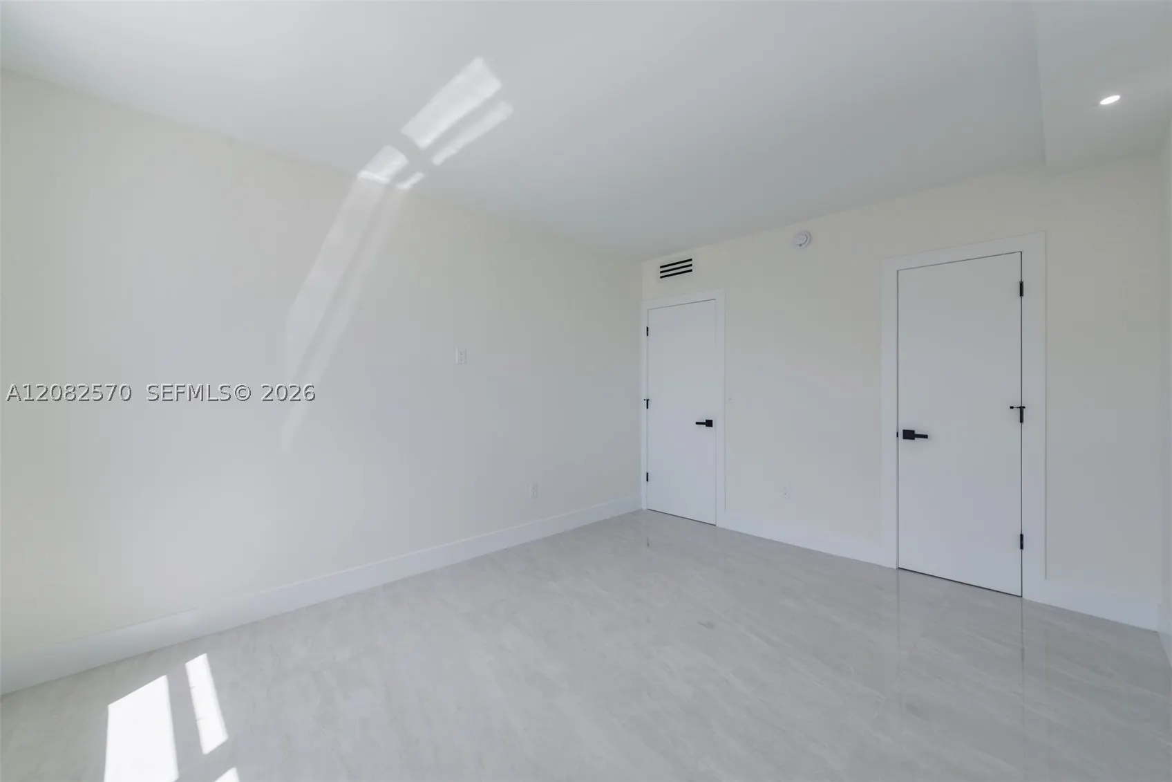 1985 S Ocean Dr #8Q