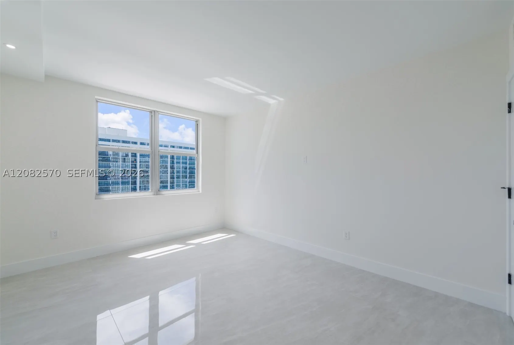 1985 S Ocean Dr #8Q
