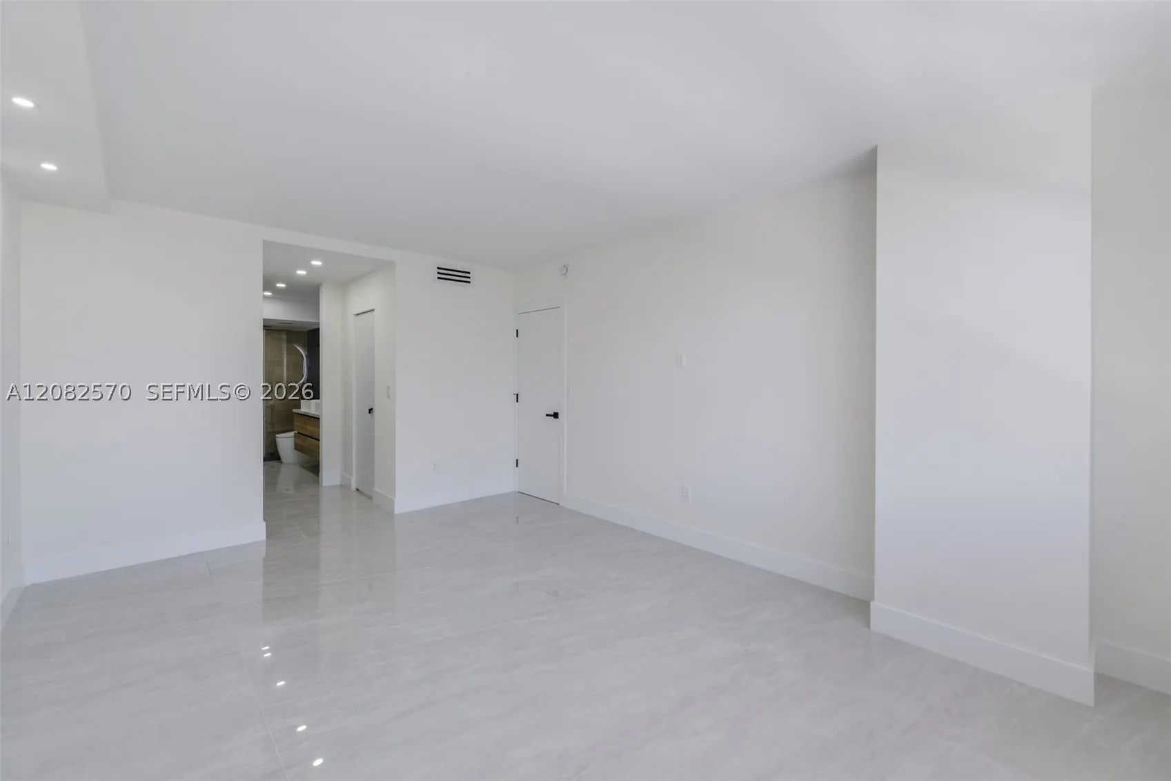 1985 S Ocean Dr #8Q