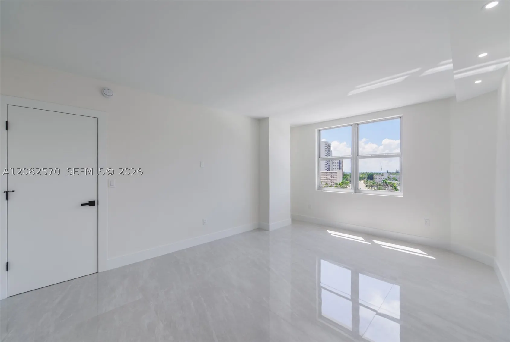 1985 S Ocean Dr #8Q