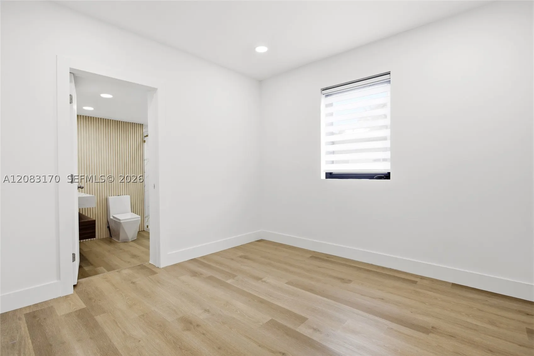 1260 NE 155th St