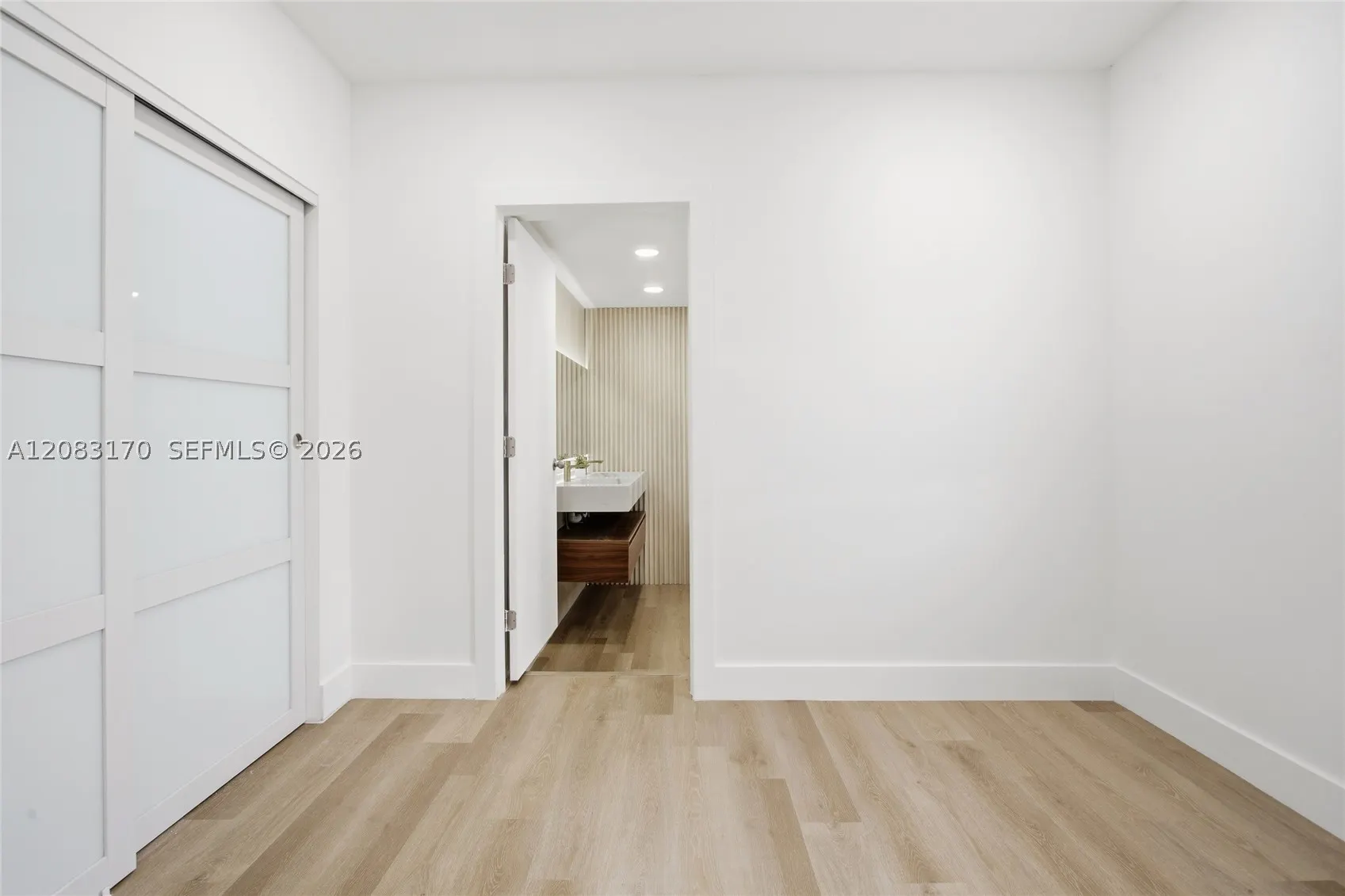 1260 NE 155th St
