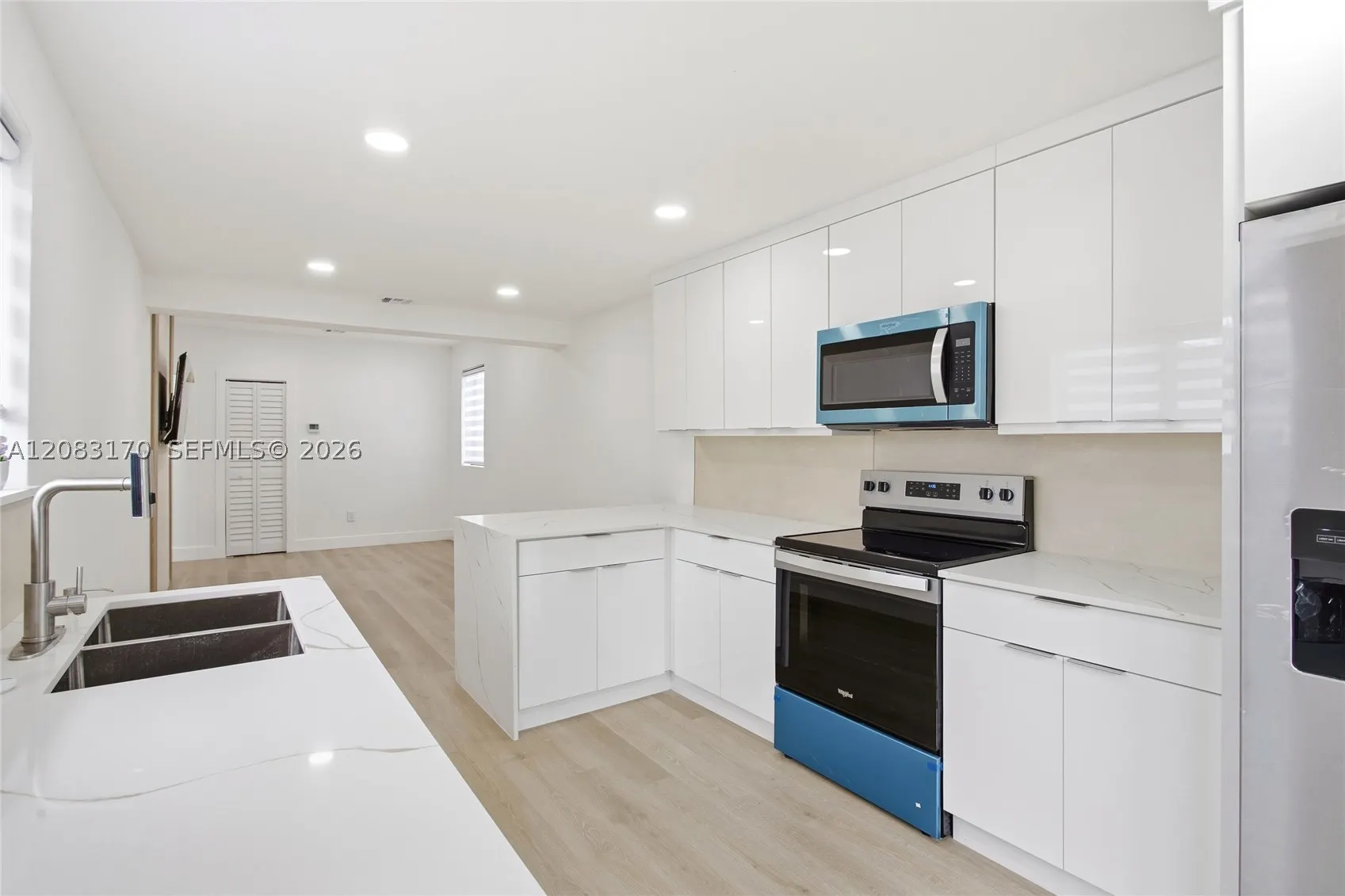 1260 NE 155th St