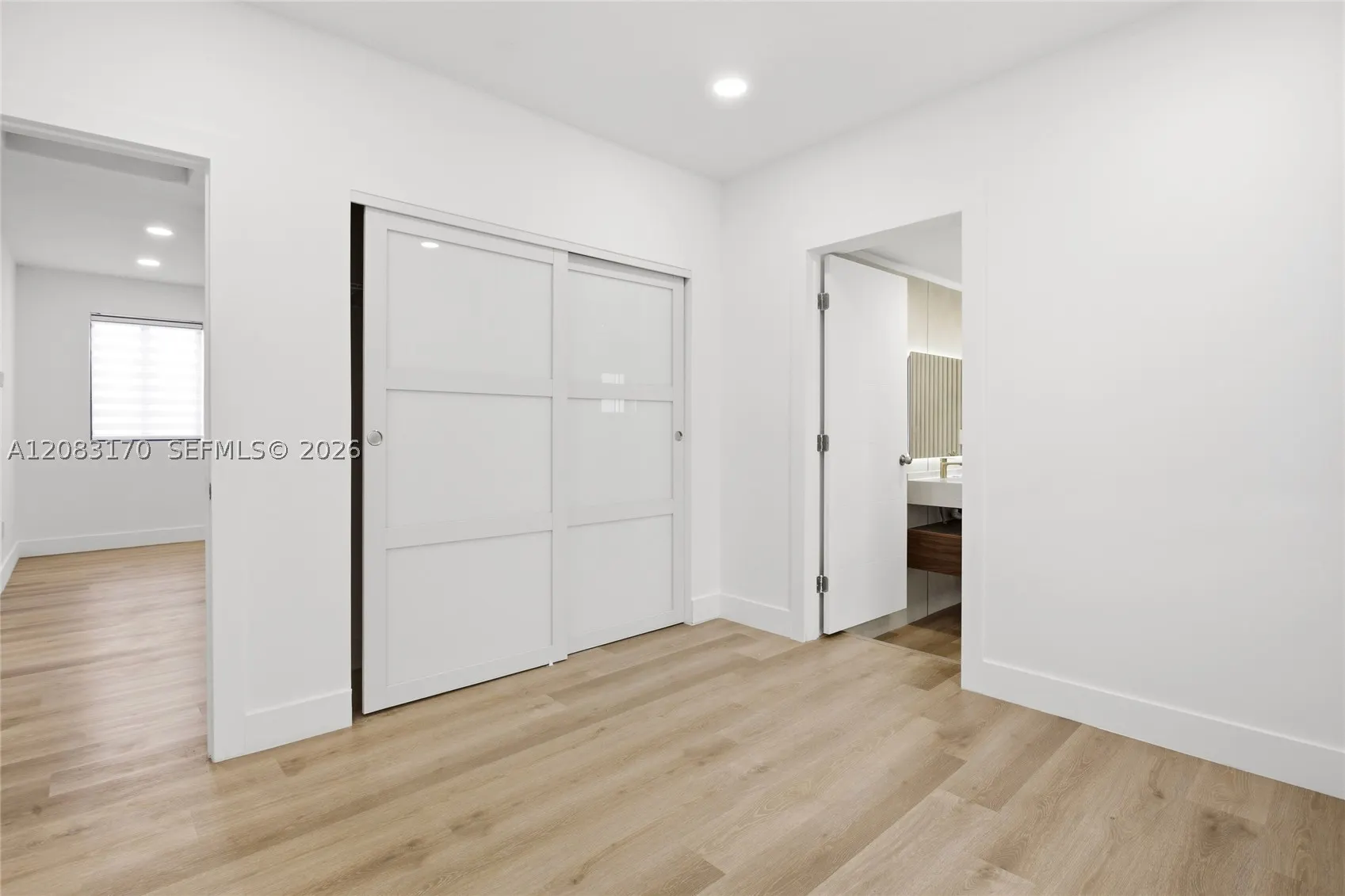 1260 NE 155th St