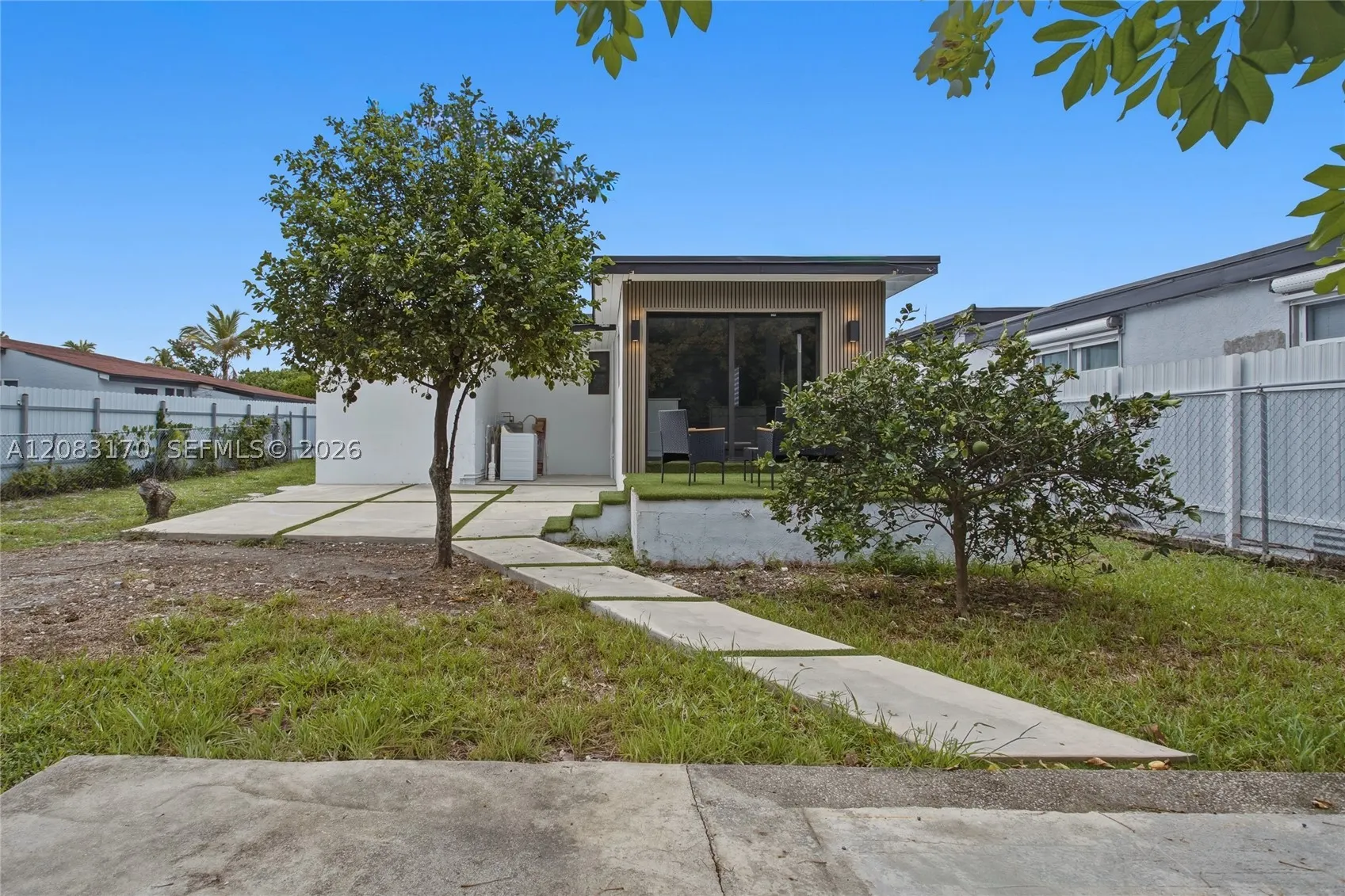 1260 NE 155th St