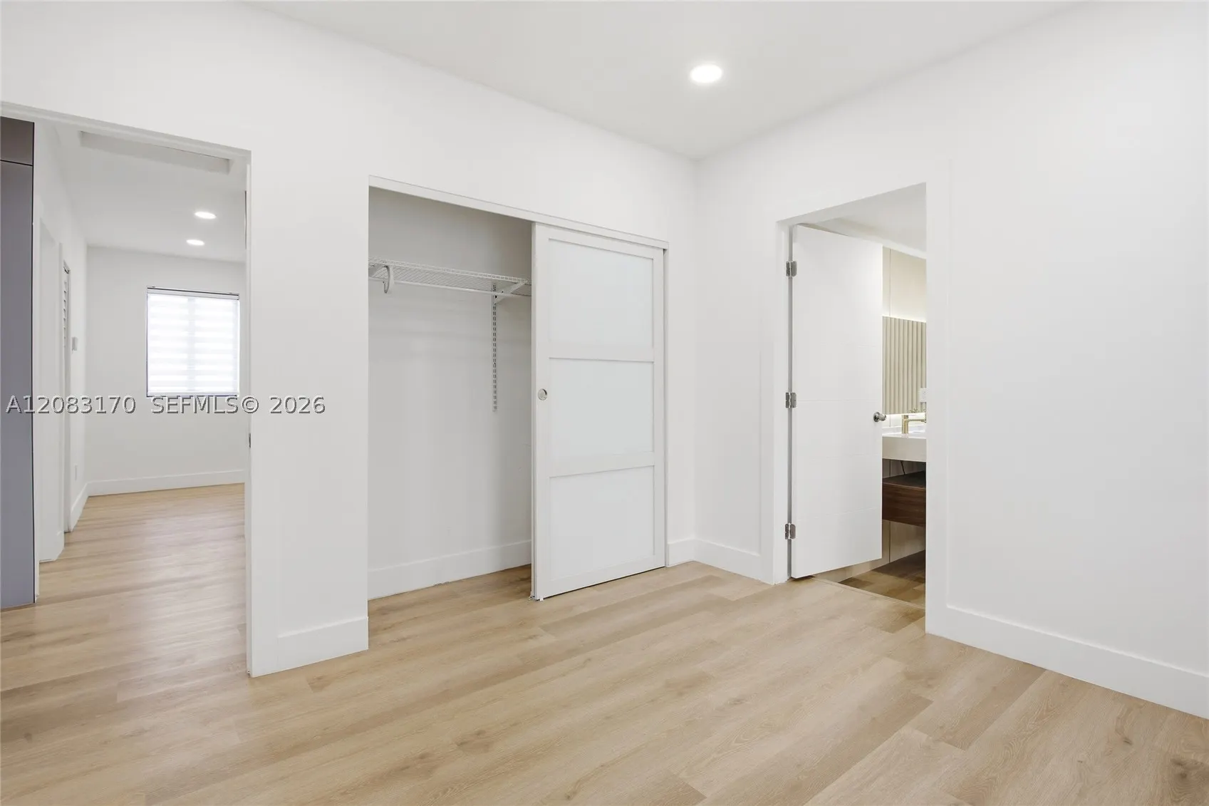 1260 NE 155th St