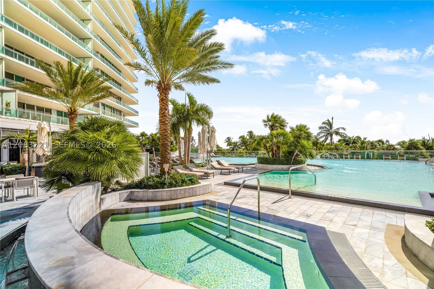 10295 Collins Ave #1704