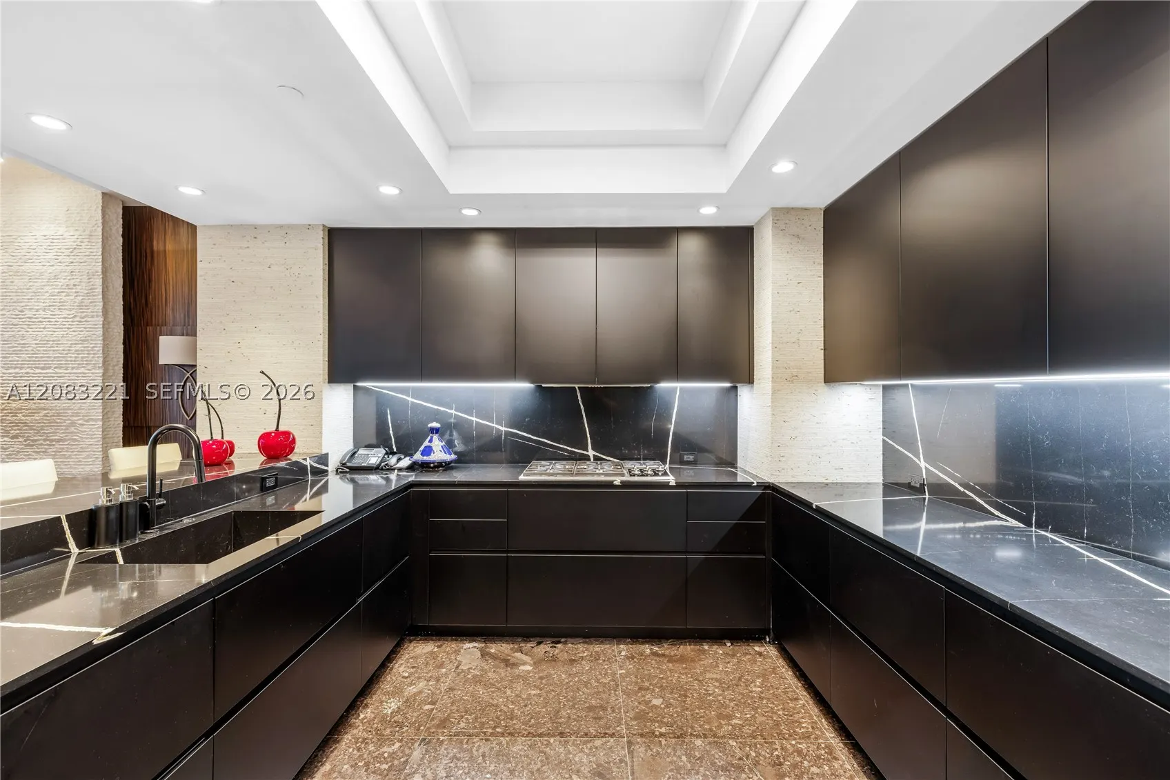 10295 Collins Ave #1704