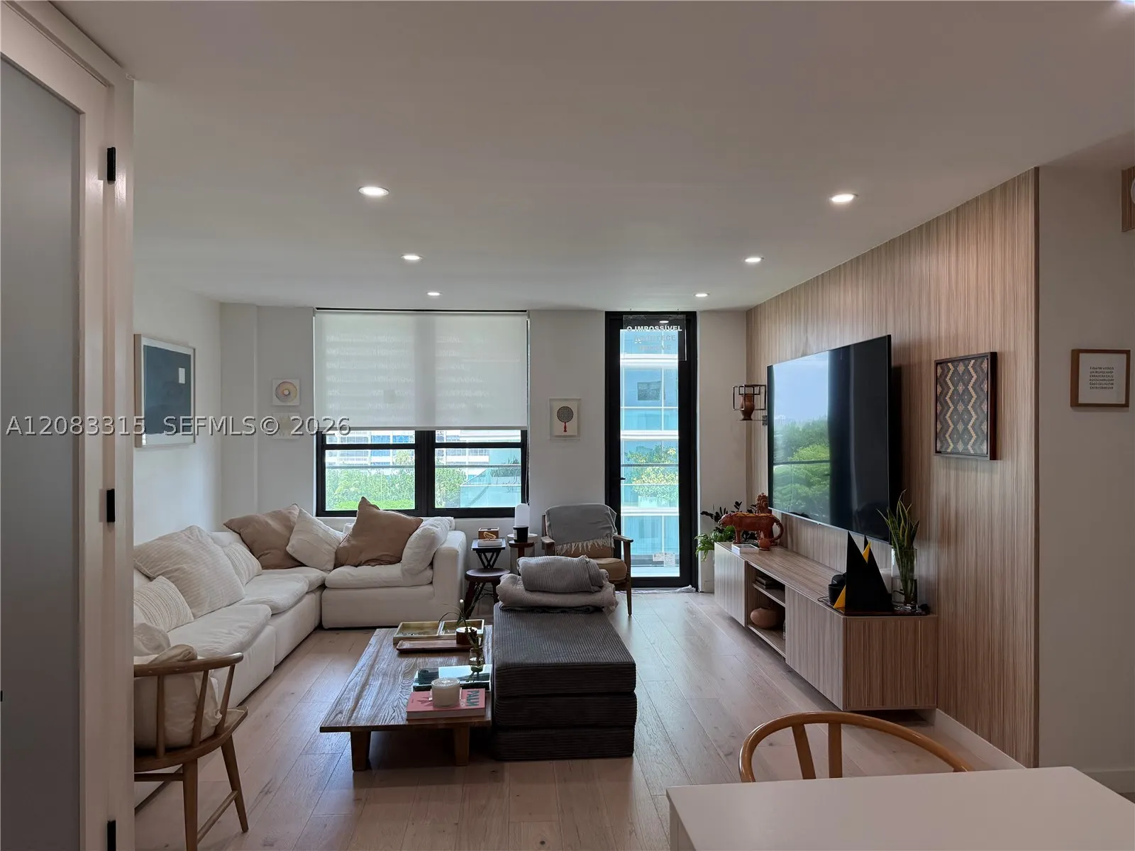 10185 E Collins Ave #822