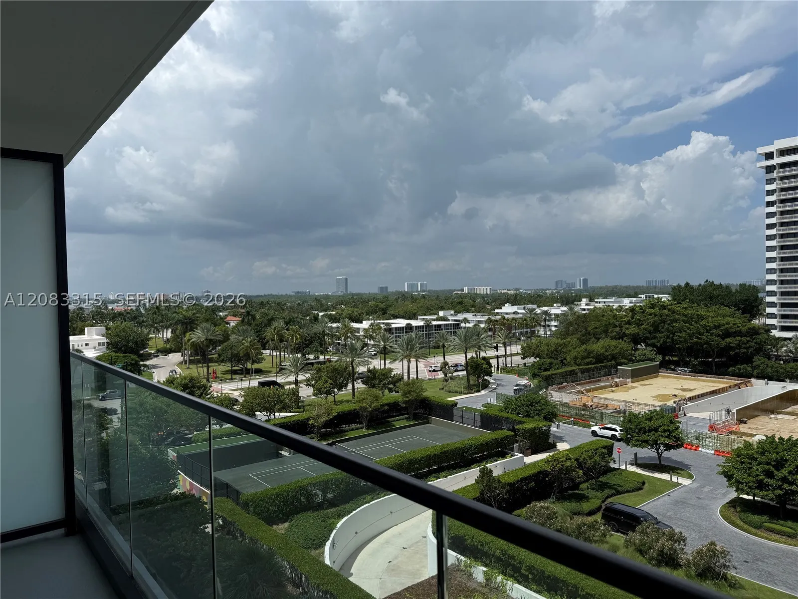 10185 E Collins Ave #822