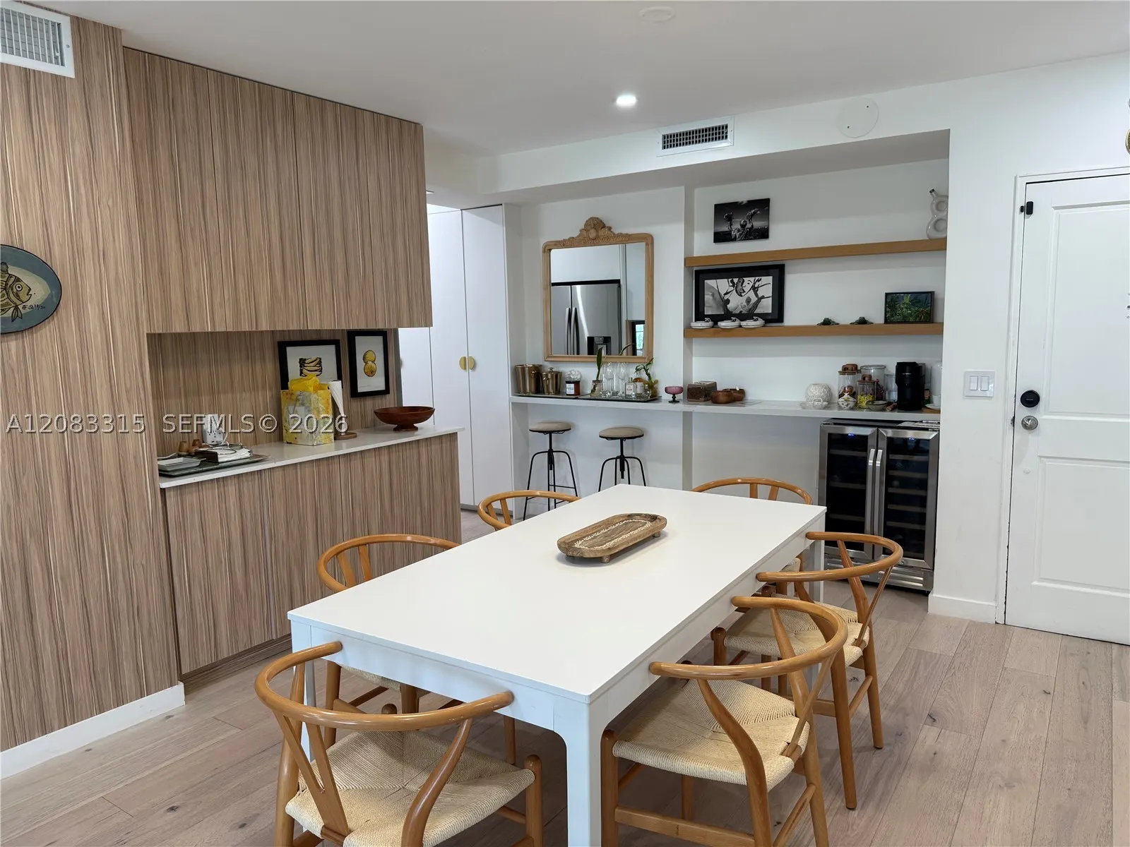 10185 E Collins Ave #822