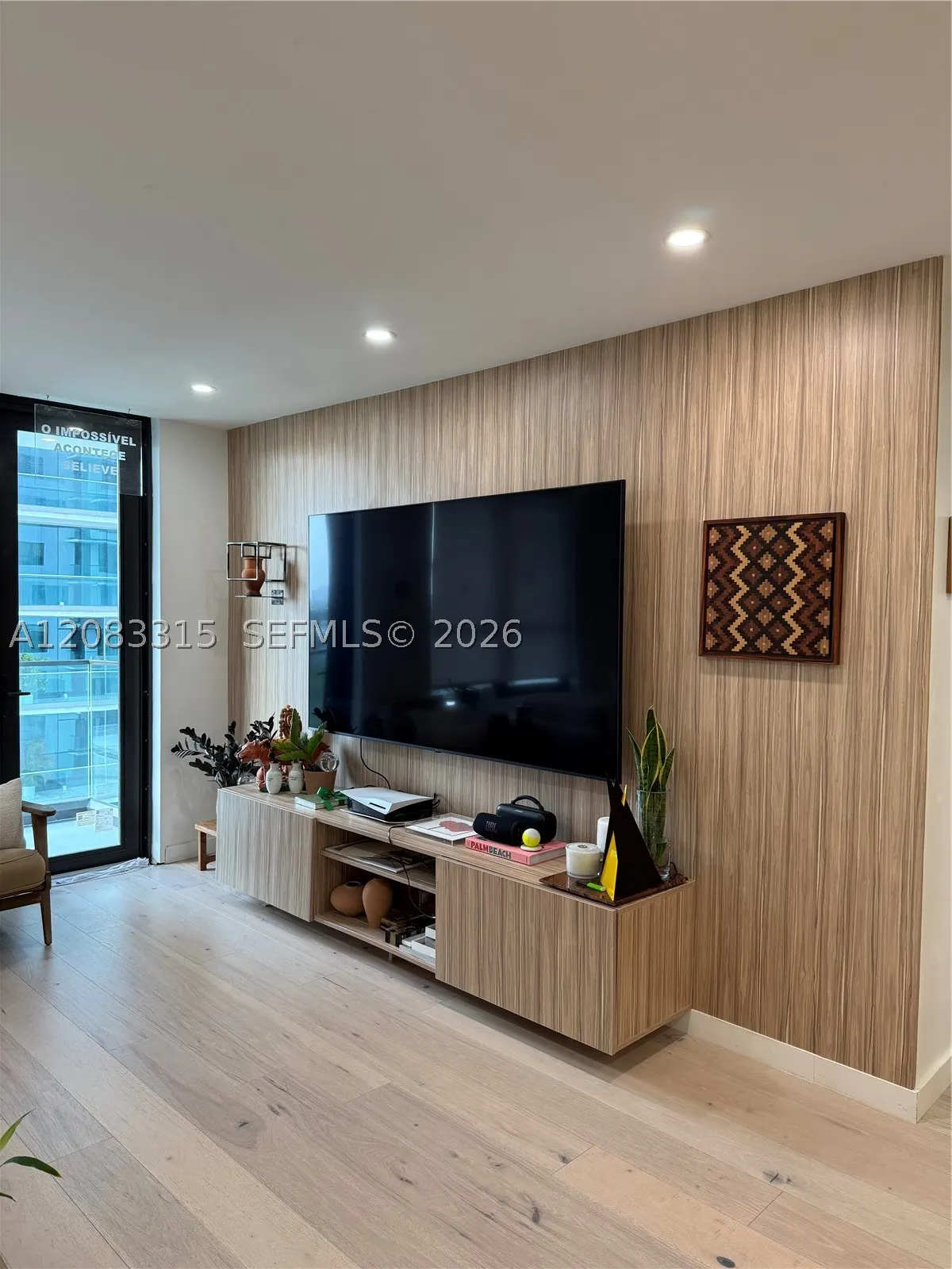 10185 E Collins Ave #822